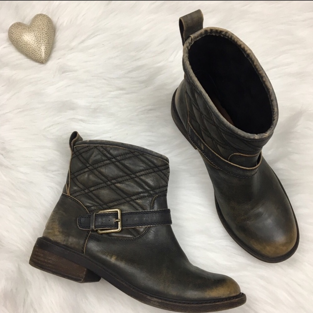 Lucky 🍀 brand distressed boot.